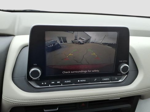 Used 2025 Nissan Rogue SV AWD/4WD image 19