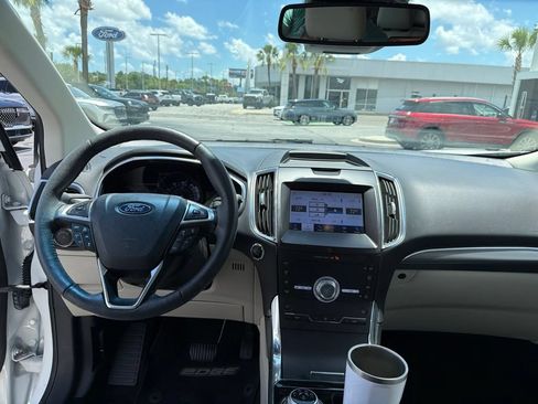 Used 2020 Ford Edge Titanium FWD image 11