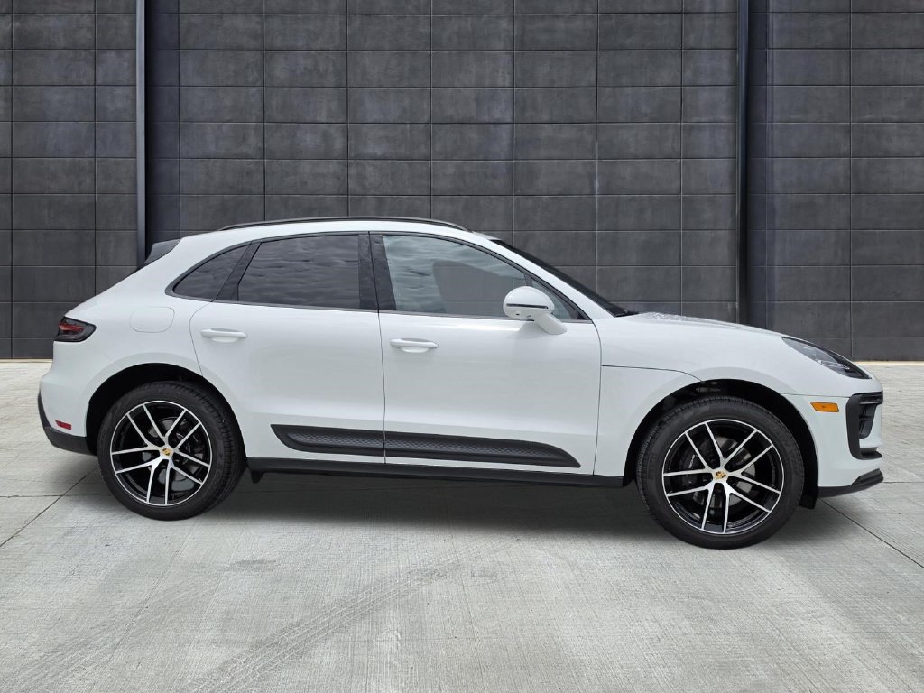 Certified 2026 Porsche Macan AWD/4WD image 7