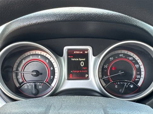 Used 2019 Dodge Journey SE image 27