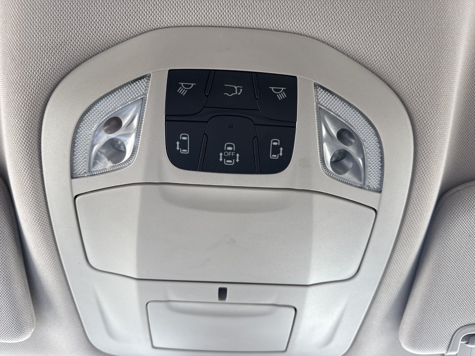 Used 2023 Chrysler Voyager LX FWD image 27
