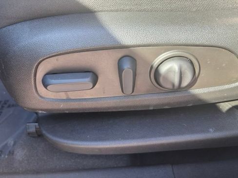 Used 2022 Chevrolet Equinox LS FWD image 17