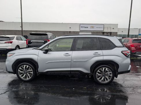 Used 2025 Subaru Forester Touring AWD/4WD image 5