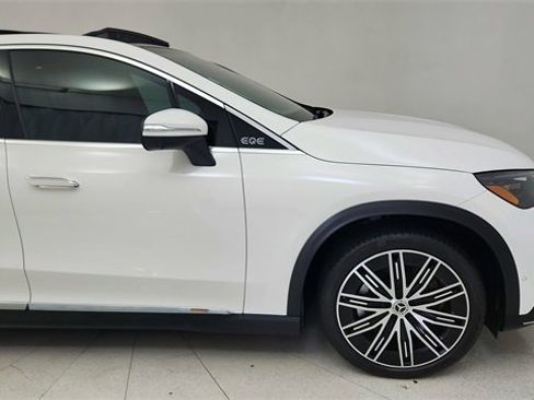 Used 2023 Mercedes-Benz EQE 500 4MATIC SUV w/ Exclusive Trim Package image 7