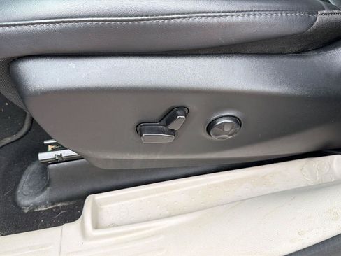 Used 2024 Chrysler Pacifica Touring-L FWD image 18