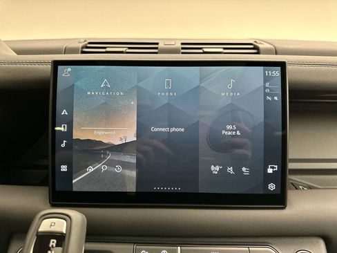 Used 2025 Land Rover Defender 110 S image 13