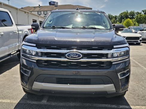 Used 2022 Ford Expedition Max Limited RWD image 2
