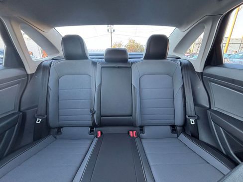 Used 2025 Volkswagen Jetta SE image 37