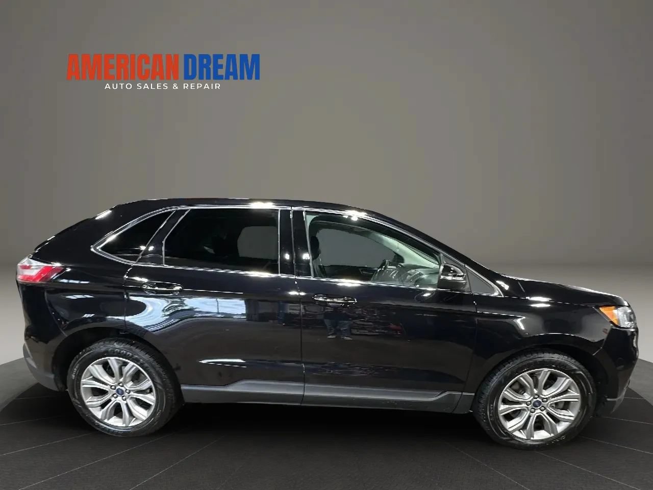 Used 2019 Ford Edge Titanium w/ Cold Weather Package AWD/4WD image 6