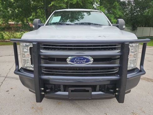 Used 2018 Ford F250 XL w/ Power Equipment Group RWD image 2