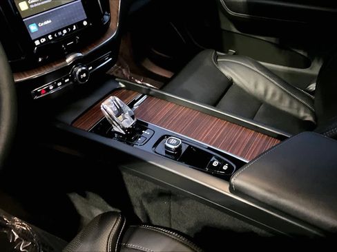 Used 2023 Volvo XC60 B5 Ultimate w/ Climate Package image 15