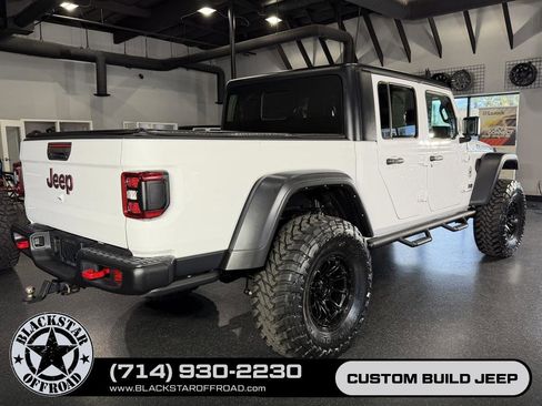 Used 2024 Jeep Gladiator Rubicon w/ Technology Group AWD/4WD image 13
