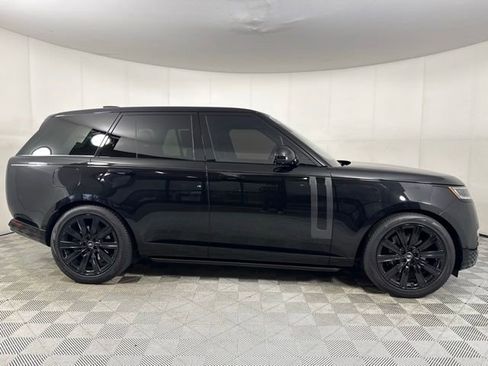Used 2023 Land Rover Range Rover SE image 12