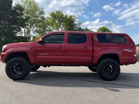 Used 2013 Toyota Tacoma 4x4 Double Cab w/ TRD Sport Pkg image 2