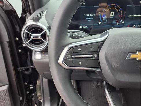 New 2026 Chevrolet Equinox LT w/ Convenience Package II FWD image 5