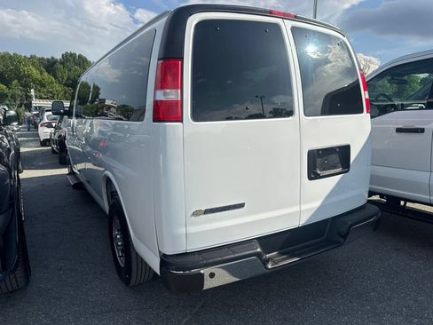Used 2025 Chevrolet Express 3500 LT w/ LT Preferred Equipment Group RWD image 5