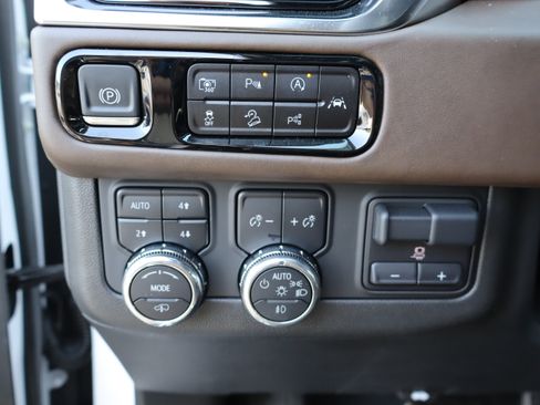Used 2025 GMC Yukon Denali Ultimate AWD/4WD image 21