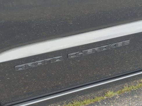 Used 2019 Jeep Grand Cherokee Altitude AWD/4WD image 13