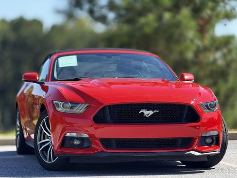 Used 2015 Ford Mustang GT Premium image 3