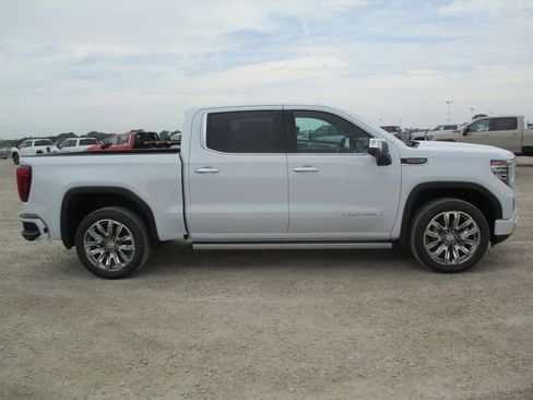 New 2026 GMC Sierra 1500 Denali w/ Denali Reserve Package AWD/4WD image 3