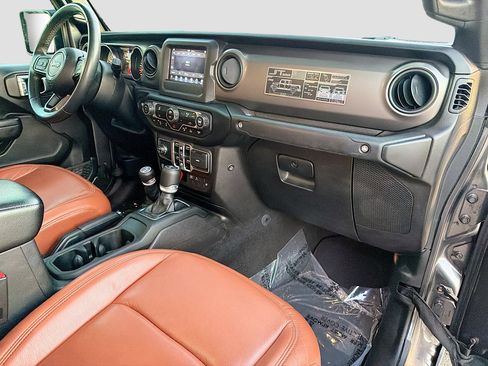 Used 2021 Jeep Gladiator Willys image 13