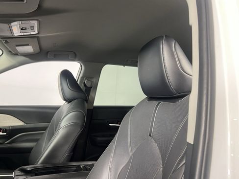 Used 2024 Toyota Grand Highlander Limited image 23