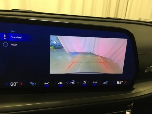 Used 2025 Chevrolet Traverse LT image 19