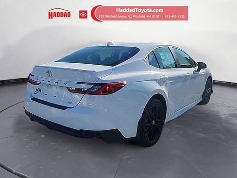 Used 2025 Toyota Camry SE AWD/4WD image 6