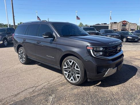 Certified 2025 Ford Expedition Platinum w/ Platinum Ultimate Package AWD/4WD image 1