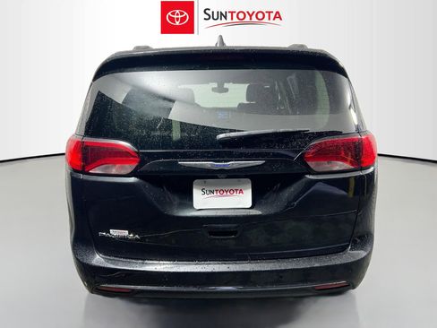 Used 2018 Chrysler Pacifica Touring-L image 5