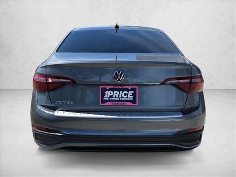 Used 2023 Volkswagen Jetta SE image 7