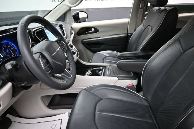 Used 2024 Chrysler Pacifica Limited AWD/4WD image 16