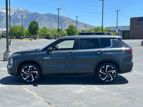 Used 2025 Mitsubishi Outlander 4WD Plug-In Hybrid image 8