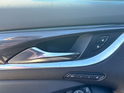 Used 2024 Buick Enclave Premium image 17