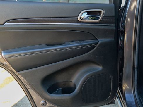 Used 2014 Jeep Grand Cherokee Limited w/ Luxury Group II image 24