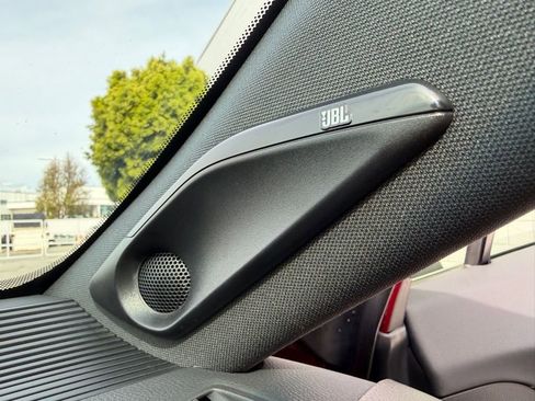 Used 2021 Toyota Venza Limited w/ Carpet Mat Package (TMS) image 29