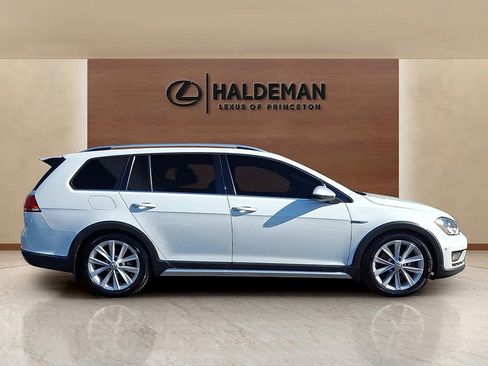 Used 2017 Volkswagen Golf Alltrack SE image 5