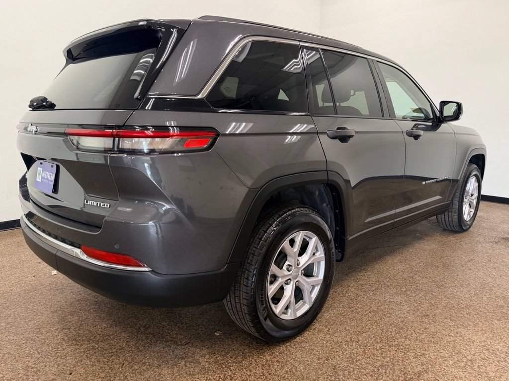 Used 2022 Jeep Grand Cherokee Limited AWD/4WD image 7