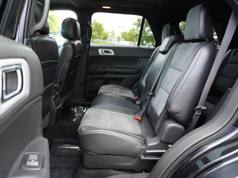 Used 2015 Ford Explorer XLT w/ Equipment Group 202B AWD/4WD image 16