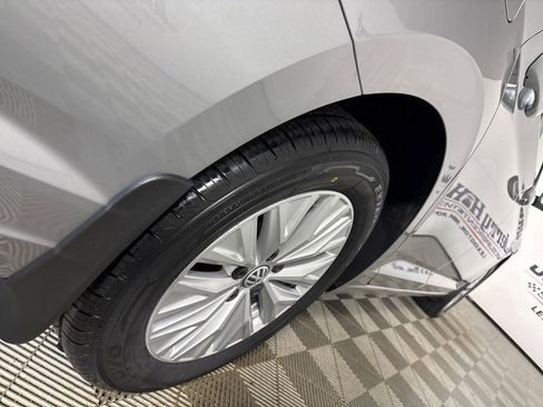 Used 2020 Volkswagen Jetta SE w/ SE Cold Weather Package image 32