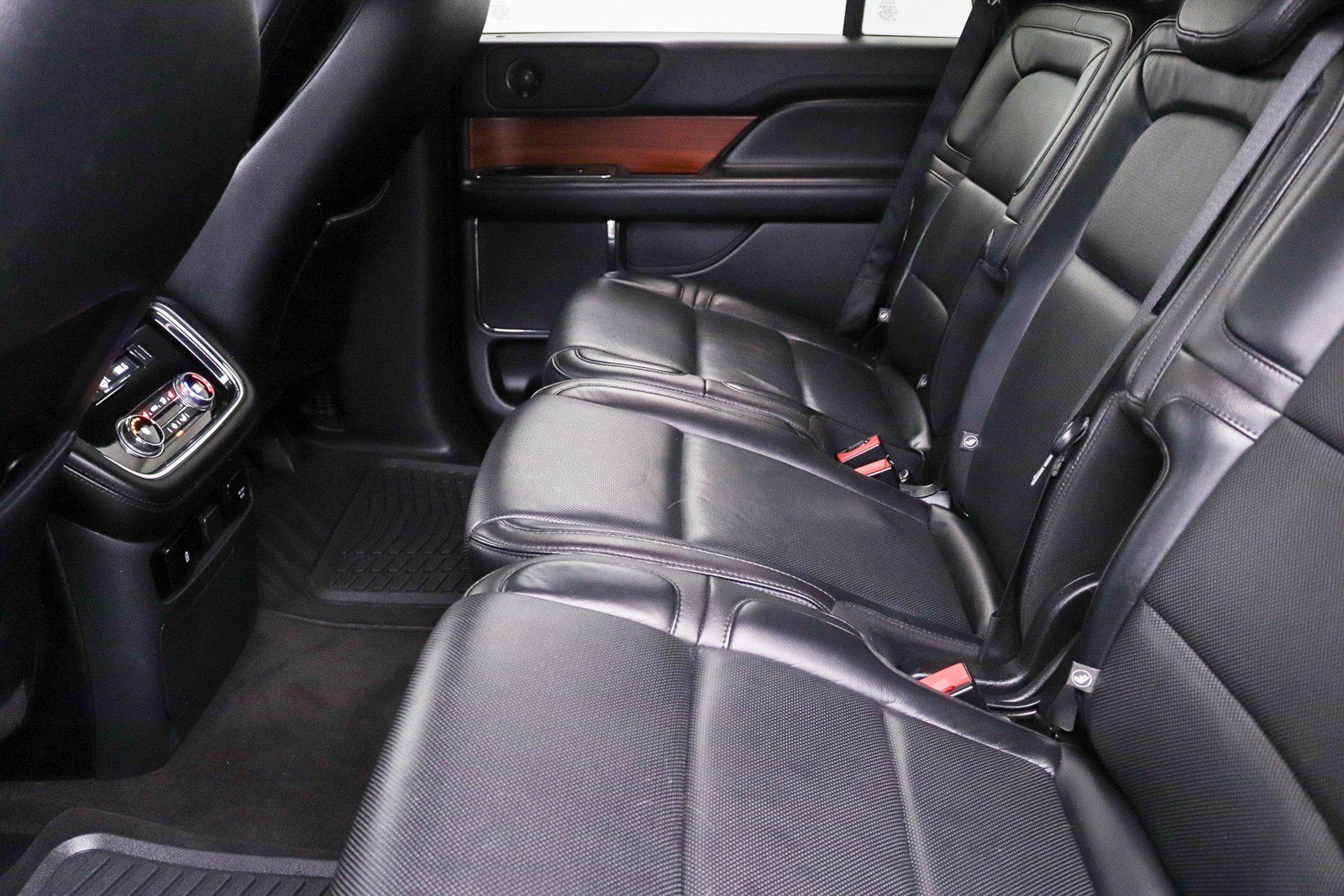 Used 2018 Lincoln Navigator Select w/ Technology Package RWD image 22
