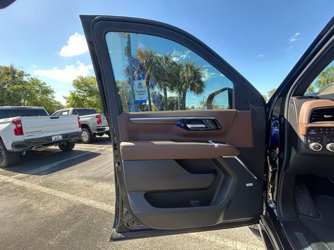 New 2026 Chevrolet Suburban High Country AWD/4WD image 29