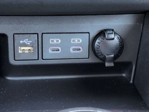 Used 2024 Toyota Highlander Platinum image 24