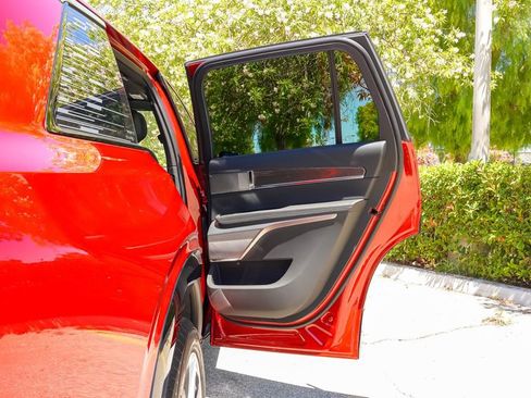 Used 2026 Cadillac Vistiq Luxury image 13