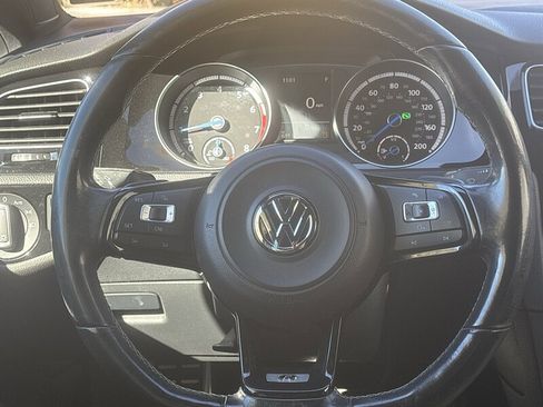 Used 2016 Volkswagen Golf 4-Door image 29