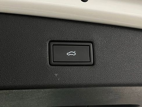 Used 2022 Volkswagen Tiguan SE image 35