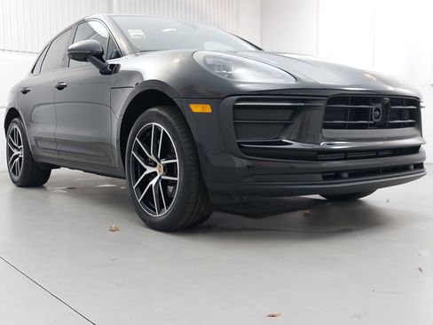 Used 2026 Porsche Macan image 9