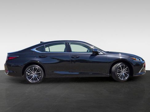 Used 2024 Lexus ES 250 w/ Premium Package AWD/4WD image 3