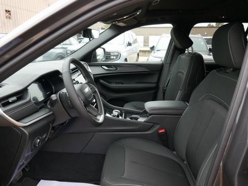 New 2025 Jeep Grand Cherokee Laredo X image 13