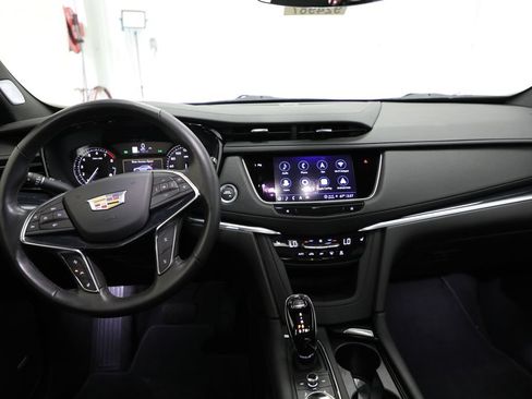 Used 2024 Cadillac XT5 Premium Luxury AWD/4WD image 2